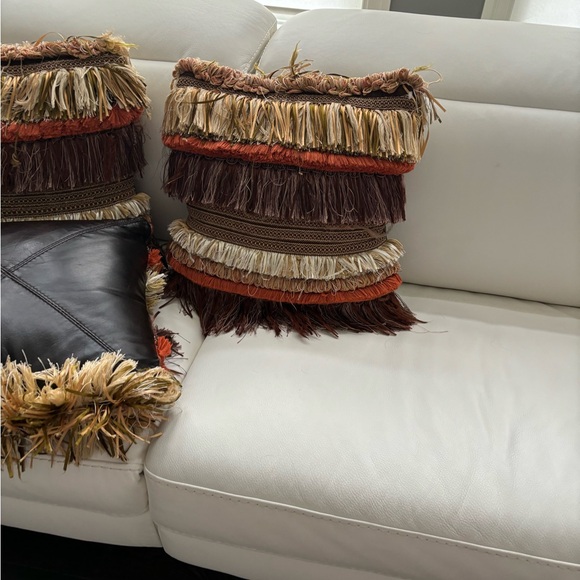Vintage rich 17 x 17 decorator, wealthy home pillows, fringe and leather - Picture 13 of 16